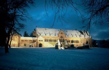 Goslar: blik op de Kaiserpfalz in de winter